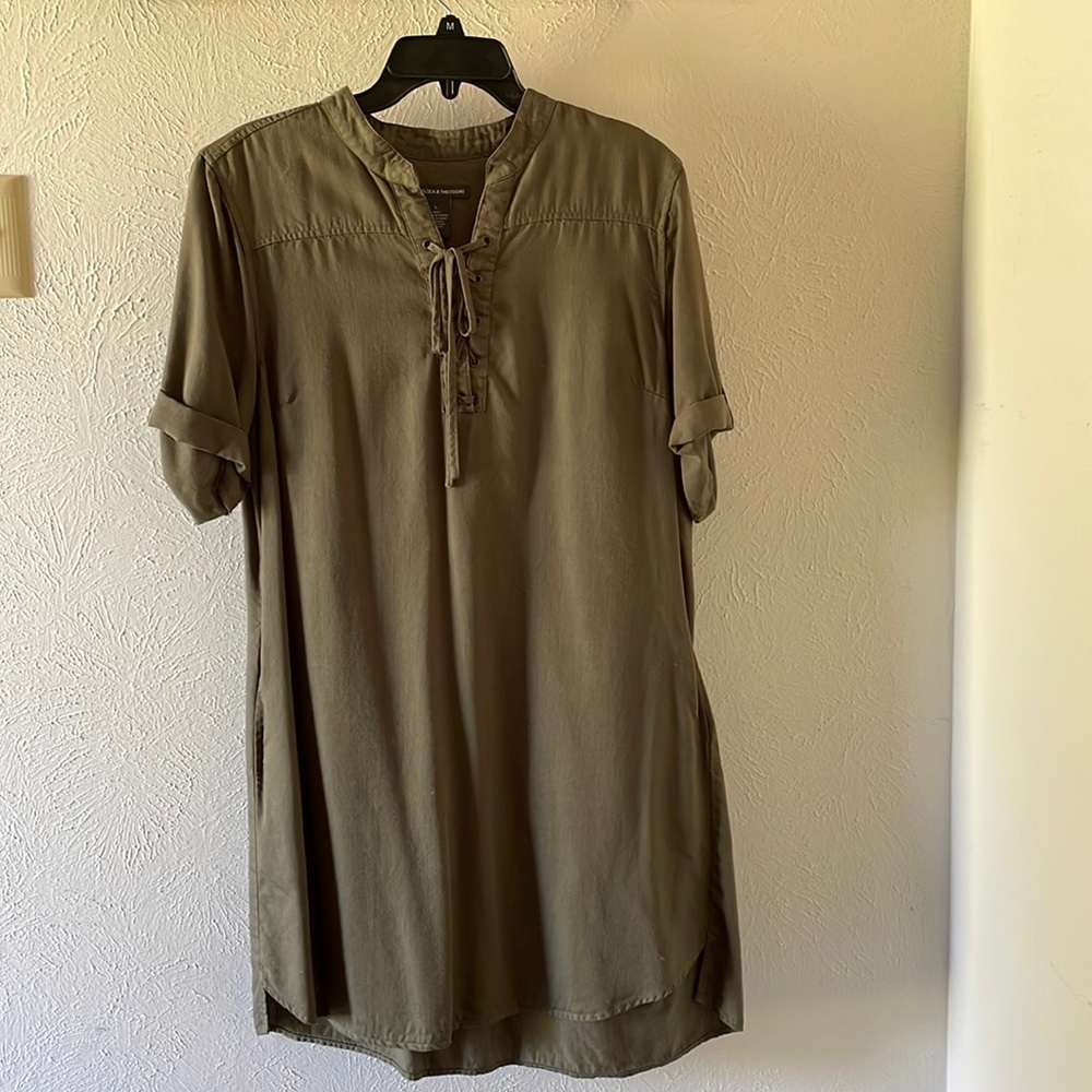 Chelsea & Theodore dress size Large
